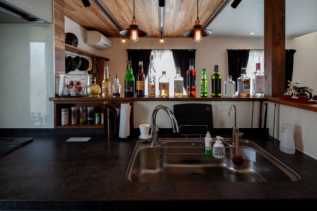 ボトル・革・ビンテージ感のある家