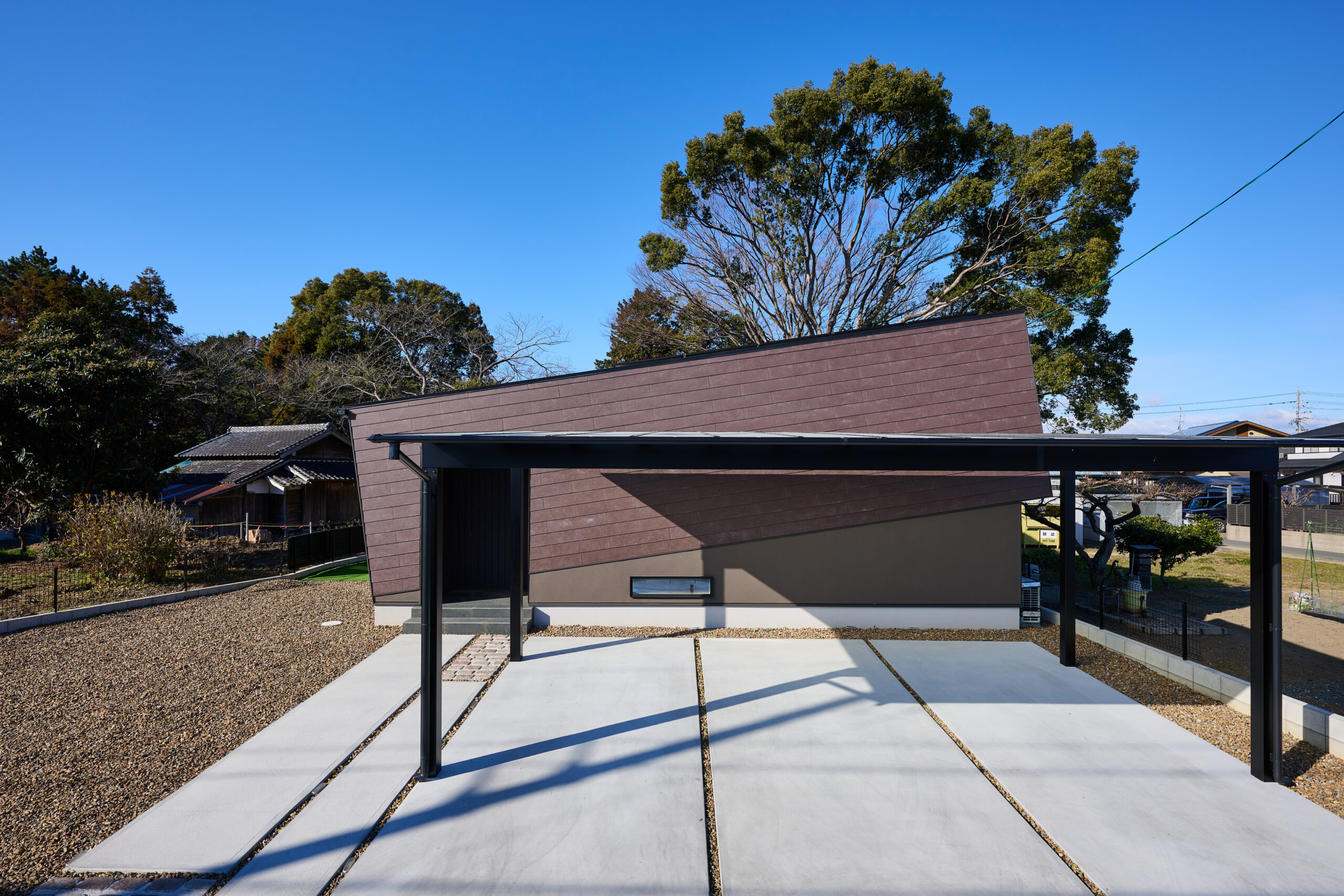 奇抜なのに上品で美しい平屋